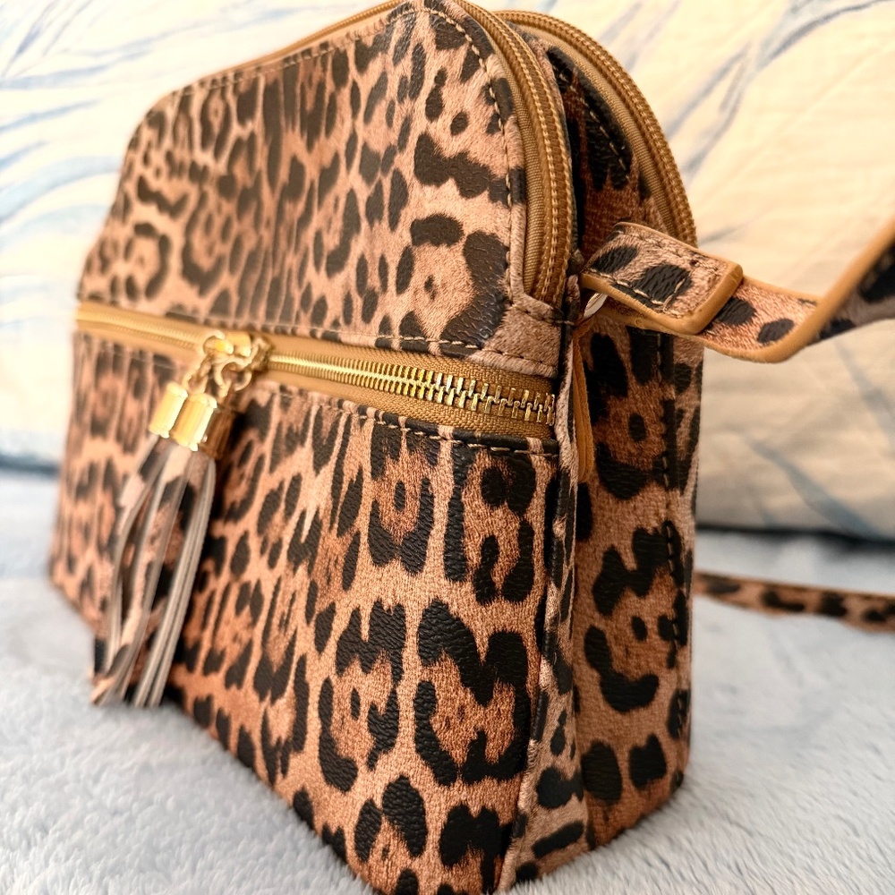 LEOPARD Print BAG⭐️❤️NWT faux leather/SHOULDER/CROSSBODY HANDBAG LIGHTWEIGHT - Picture 2 of 13